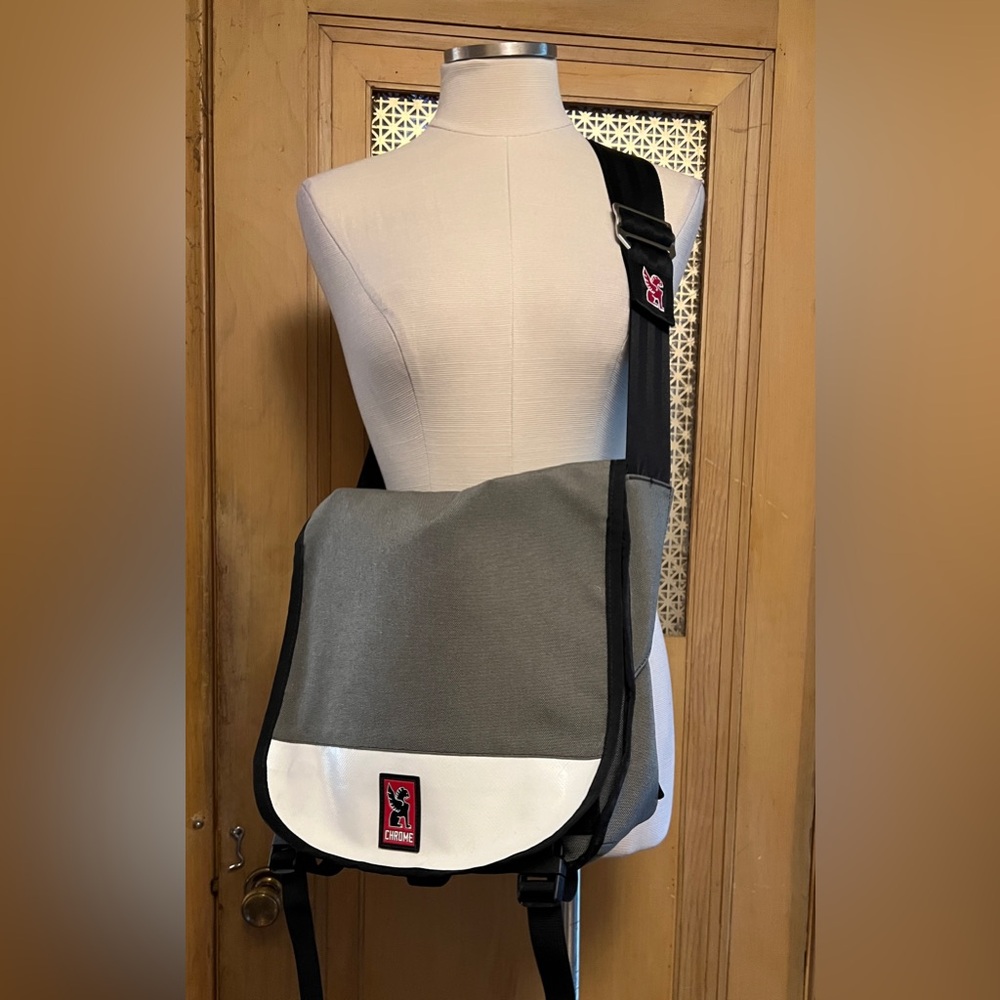 Chrome Industries Vega Musette Messenger Crossbody Bag
